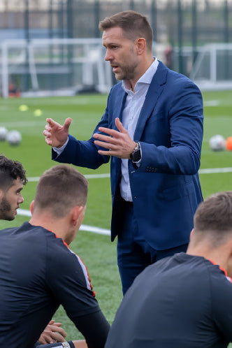 C.U.E. Estrategias Operativas para el Entrenador de Fútbol Base